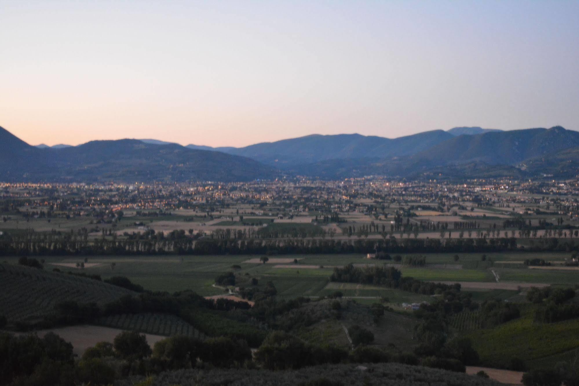 A Casa Di Mi Appartamenti Vacanza Montefalco Exteriör bild